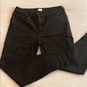 Sneak Peek Mid-Rise Black Skinny Jeans Size 11/30